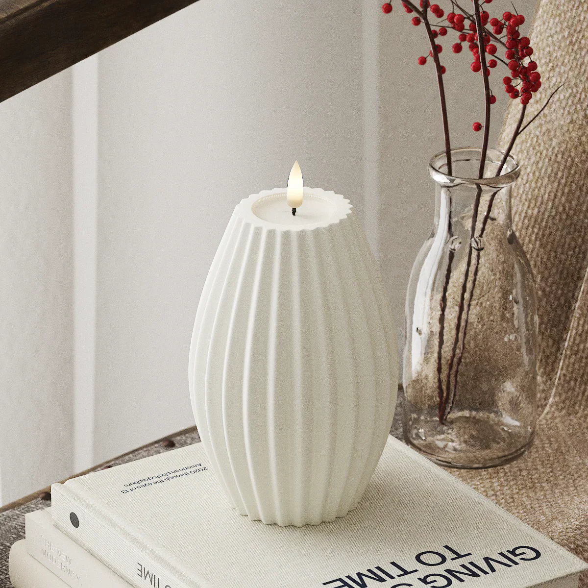 Nordic Flame LED-kaars van echte was met 3D-vlam in modern wit design op tafel